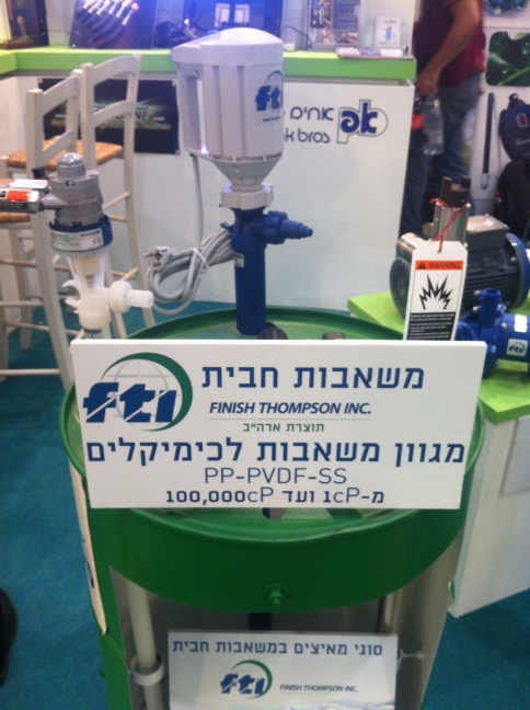 תצוגת משאבות חבית בתערוכה